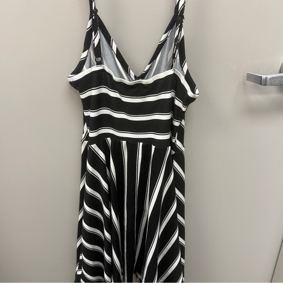 Black and White Striped Casual Dress‎ - Picture 5 of 8